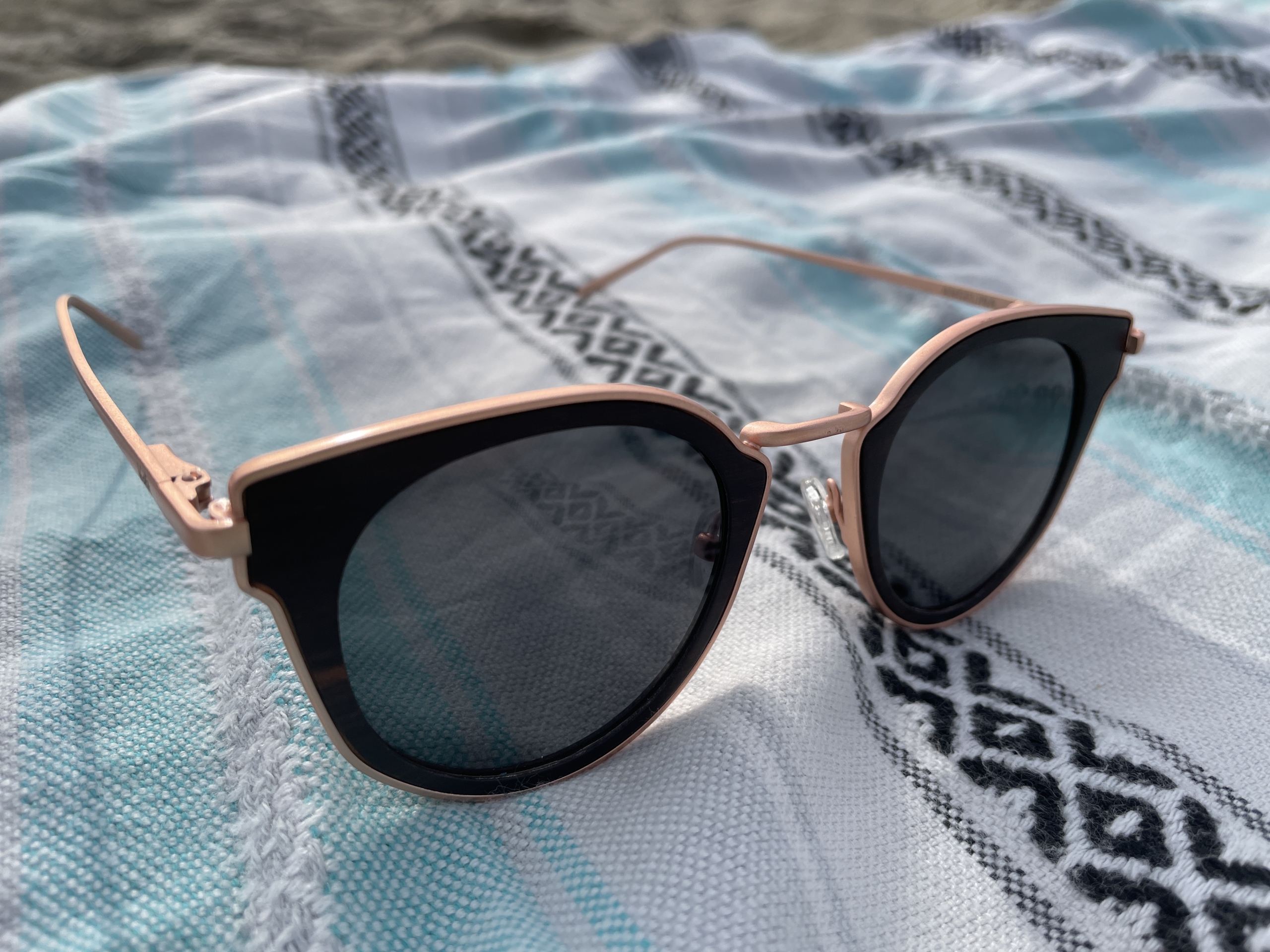 Retro Triangle Cat-eye Sunglasses for Women High-end Trendy Hipster Hot  Girl Beach Glasses Outdoor